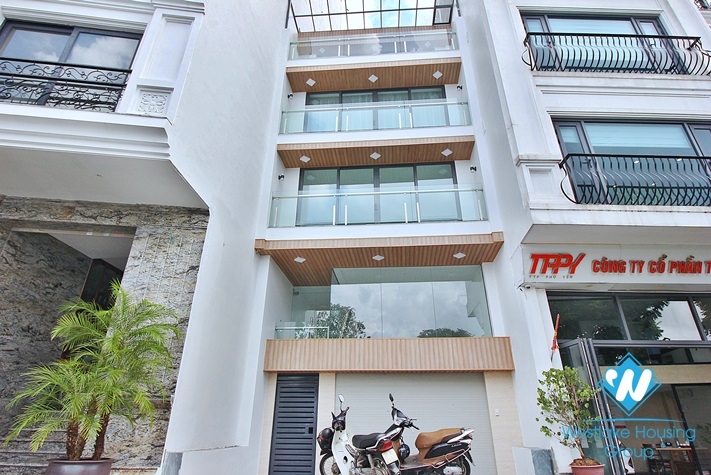 Brand new and lake view 3 bedrooms house for rent in Tu Hoa st, Tay Ho